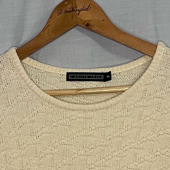 A Knitch Above Off-White Textured, Short Sleeve, Crew Neck Sweater in XL - Picture 4 of 11